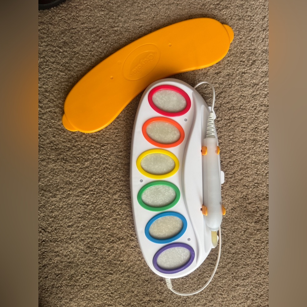 Crayola Colorful Light-Up Musical Toy